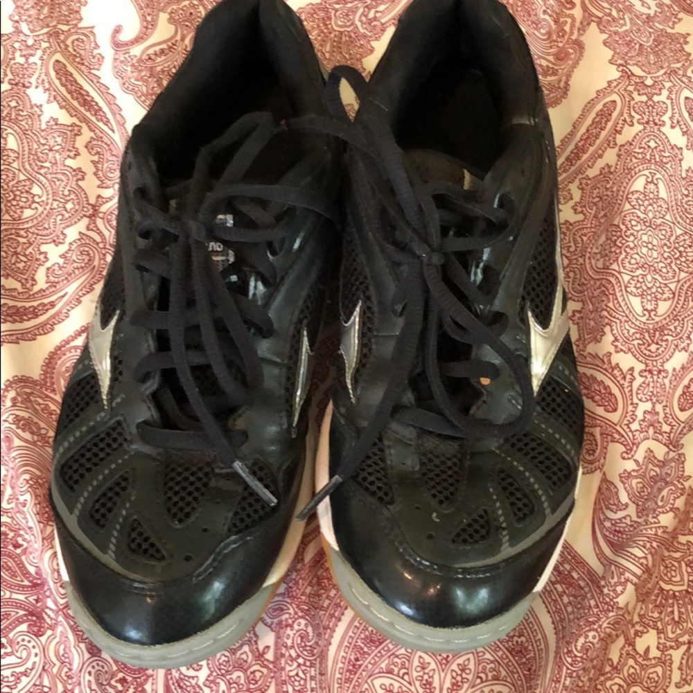 Mizuno volleyball shoes